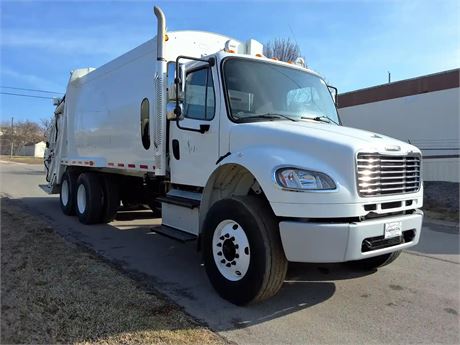 2015 FREIGHTLINER BUSINESS CLASS M2 106